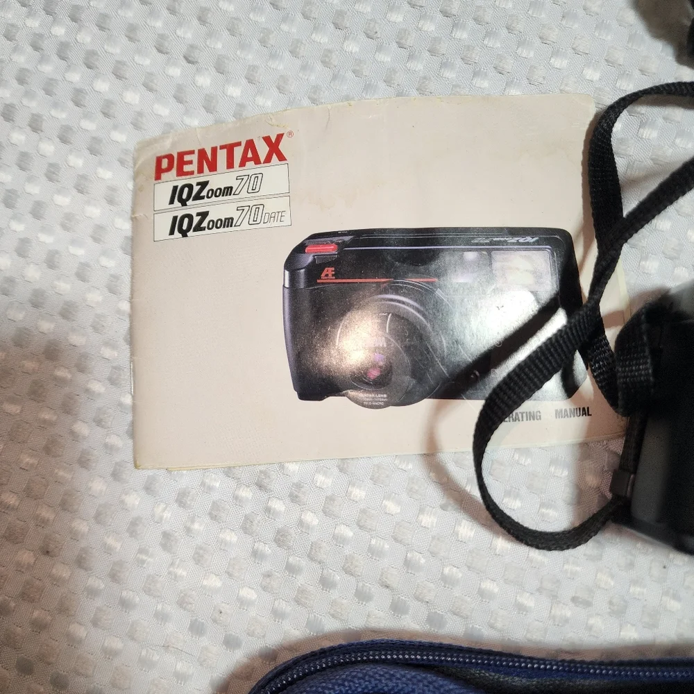 PENTAX VINTAGE EUC IQZOOM70 35MM 1988 POINT AND SHOOT CAMERA AND BAG
